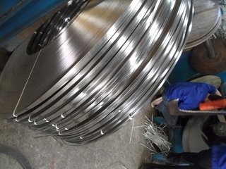 201 J4 ステンレス鋼は高い銅版ステンレス鋼のストリップを巻きます